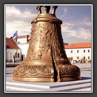 The monumental bronze bell on Carolina Square
